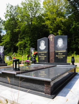 Памятник двойной 149